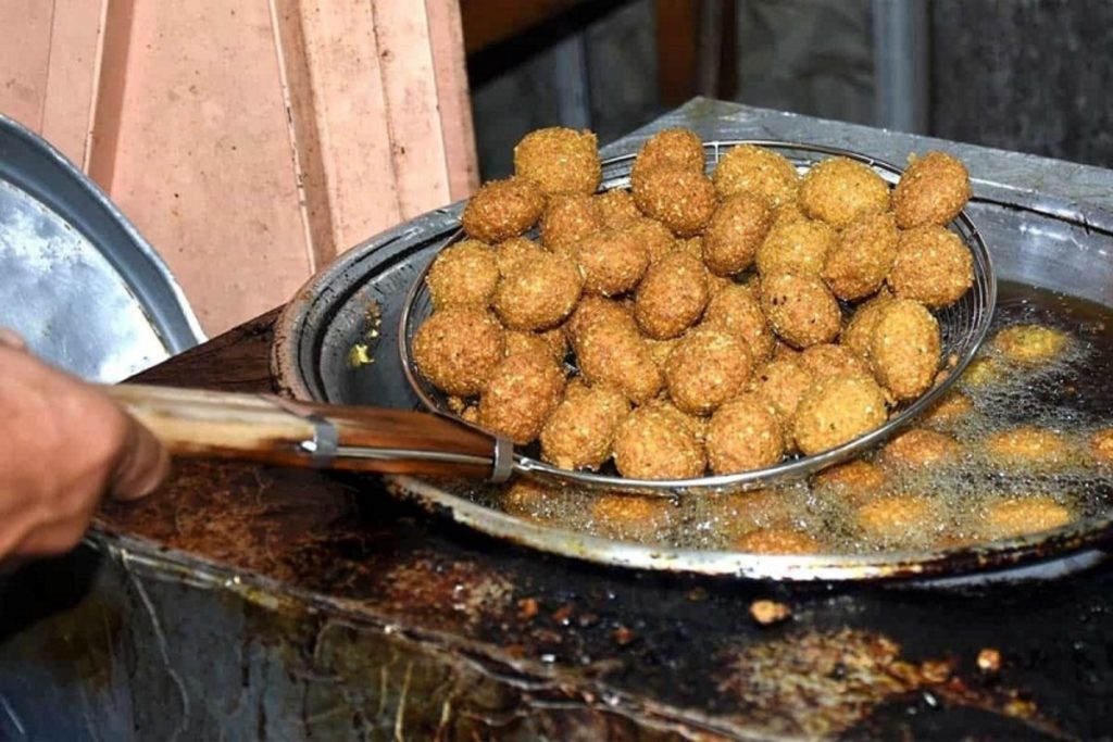 چه کنیم روغن فلافل کف نکند ؟ (2 نکته ساده)